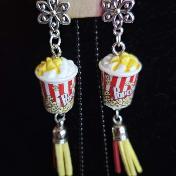 Popcorn Lego Figurine Fan Jewelry Set. SERIES 23 - Picture 3 of 6